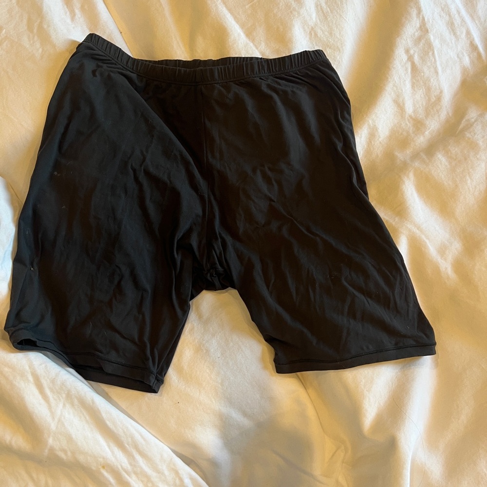 Skims biker shorts.   Black small